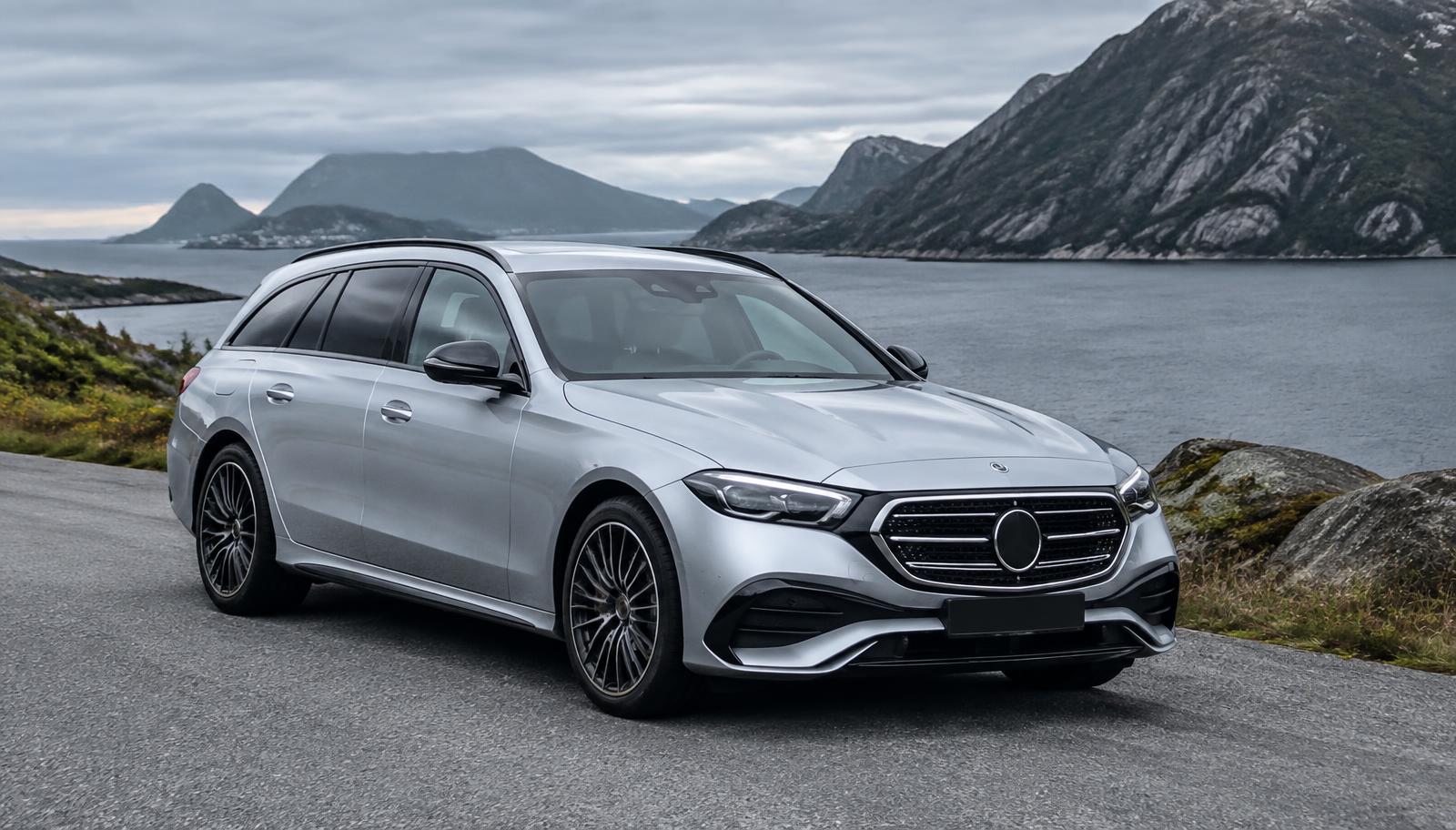 Mercedes-Benz E-klasse stasjonsvogn – AI-generert illustrasjon